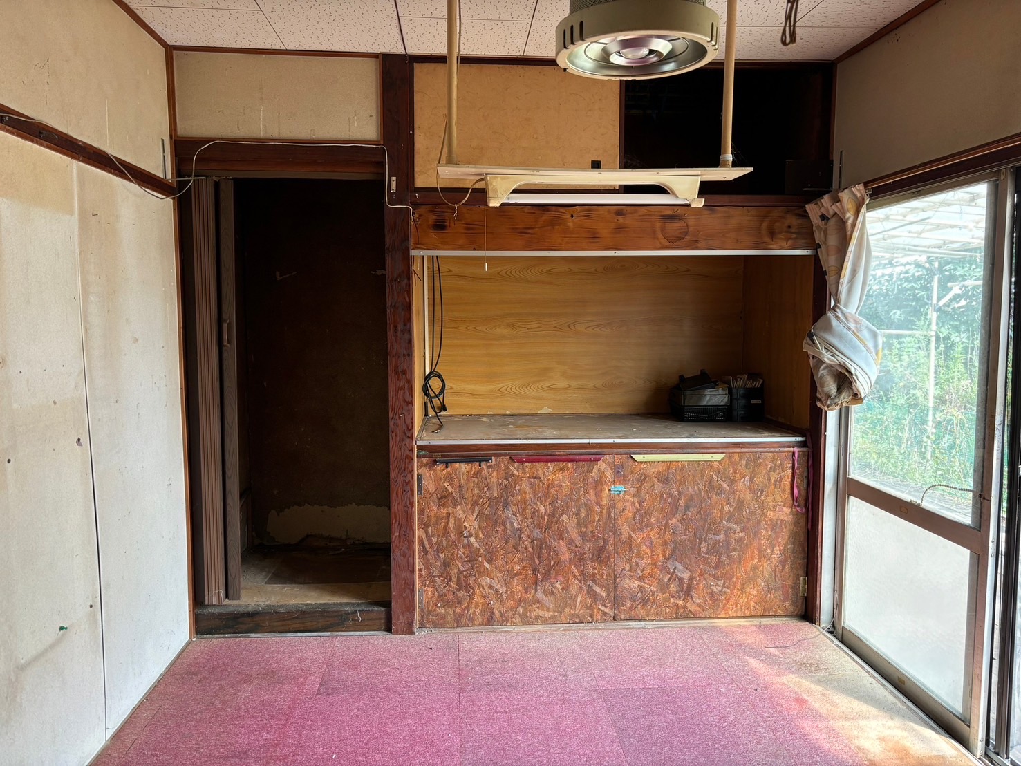 空き家片付け後の部屋